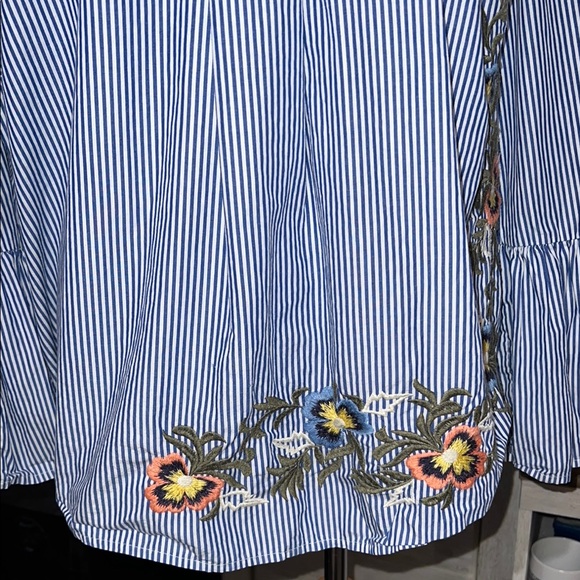 Caslon Blue and White Graphic Bell Sleeve Blouse stripped and boho style - Picture 3 of 12